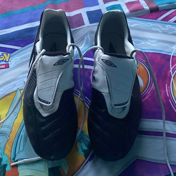 Umbro Women’s SX Valor 2 Soccer Cleats - Picture 1 of 11